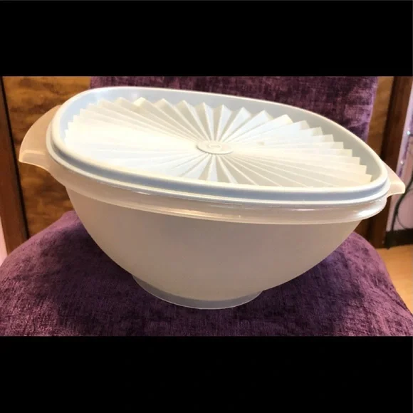 Tupperware - Picture 1 of 2